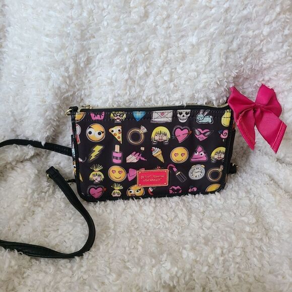 Betsey Johnson Emoji Mini Crossbody Purse with Bow 🌿‎ - Picture 1 of 8